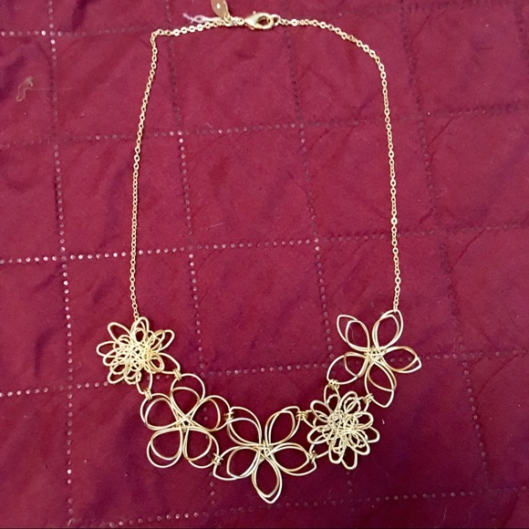 SOLD🎖🆕 LOFT Gold Floral Statement Necklace - Picture 5 of 8